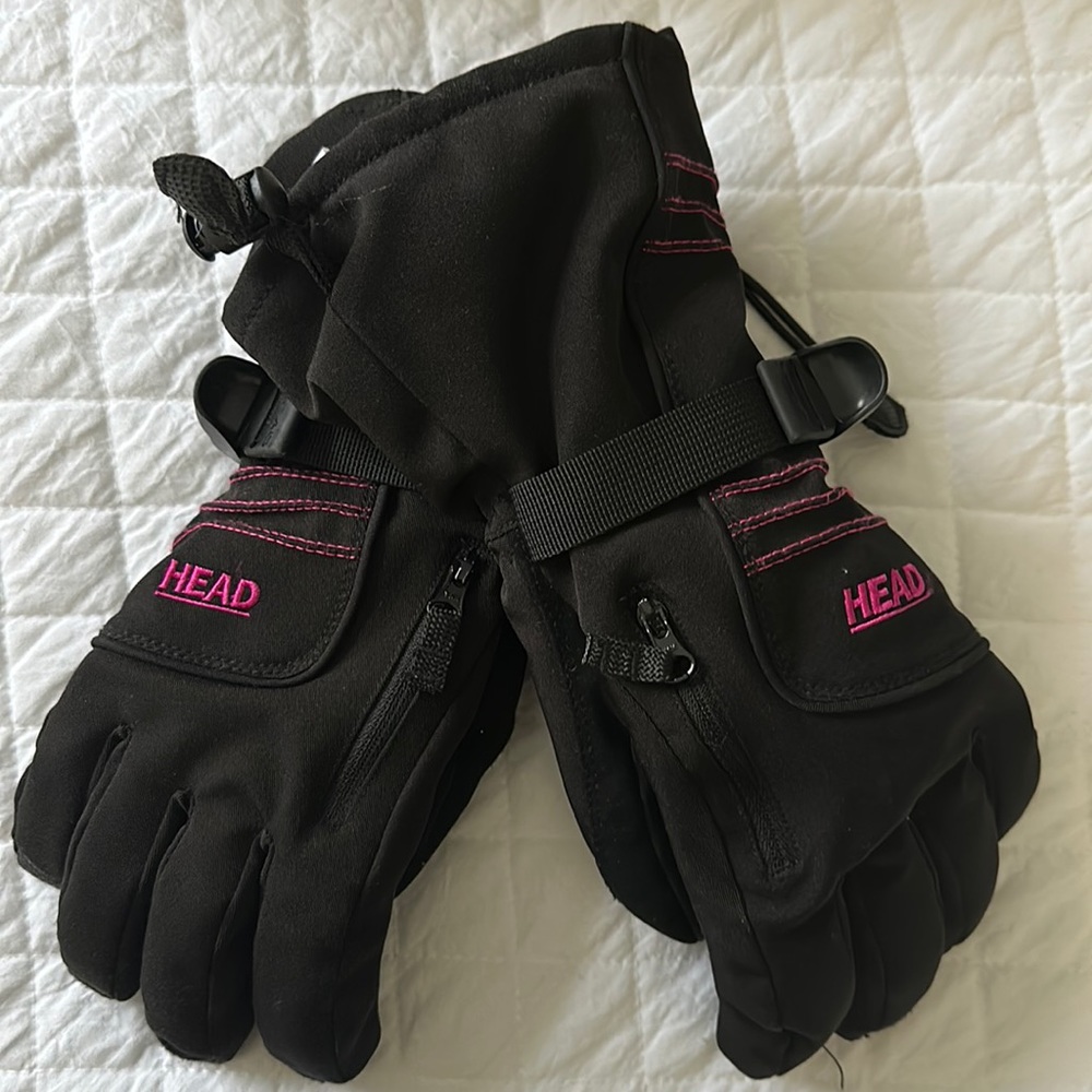 Woman’s ski gloves
